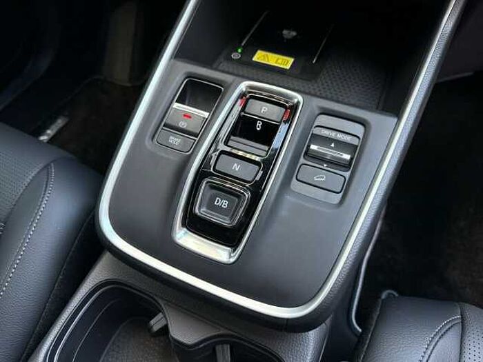 Honda CR-V e: HEV Elegance AWD. ..