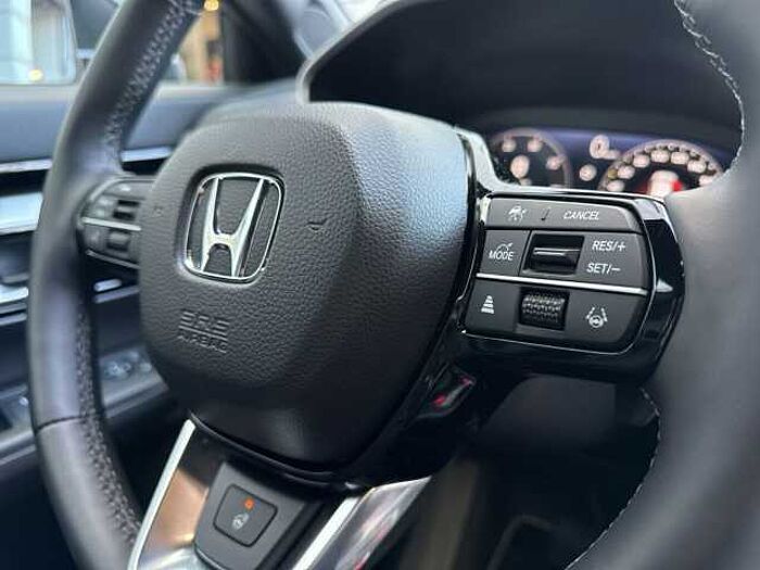 Honda CR-V e: HEV Elegance AWD. ..